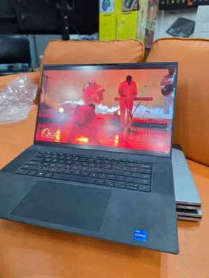 Nouveau Dell 16 Premium 32GB Intel Core i7 SSD 512GB