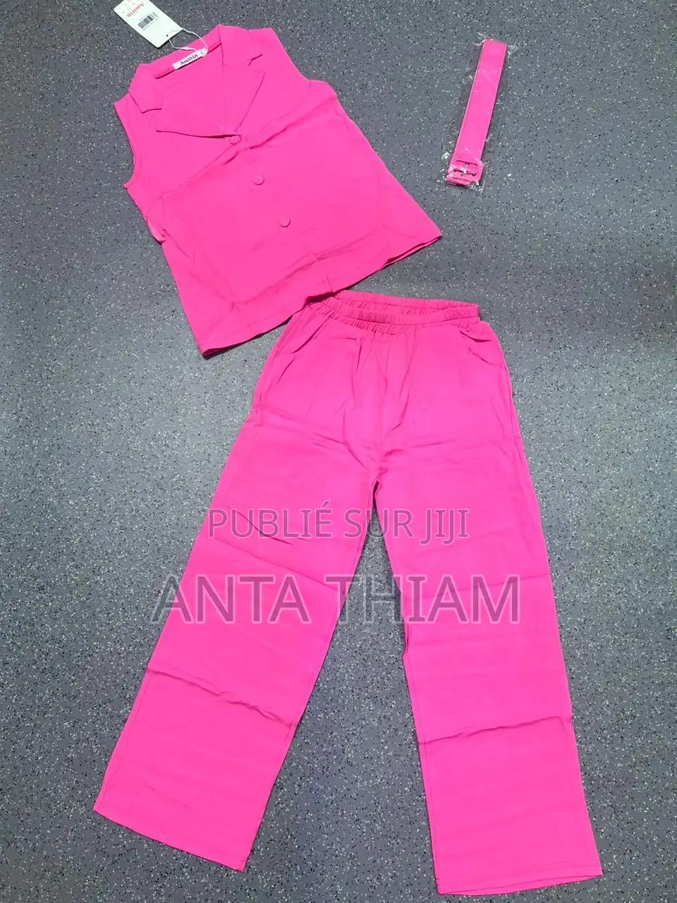 Ensemble Deux Pièces Avec Ceinture