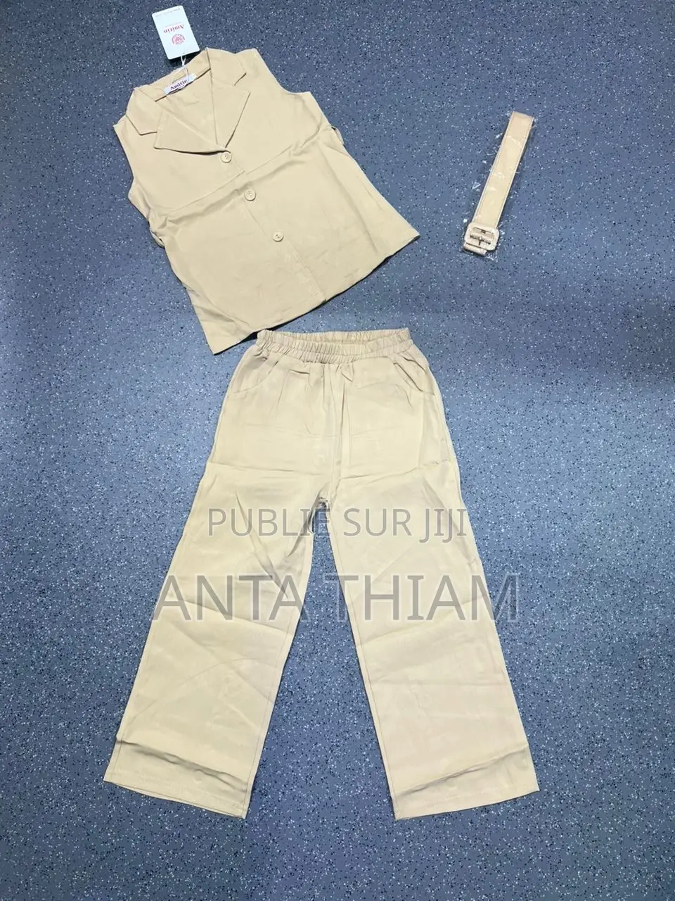Ensemble Deux Pièces Avec Ceinture