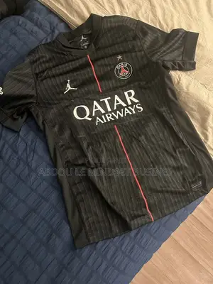 Nouveau Maillots Paris Disponible