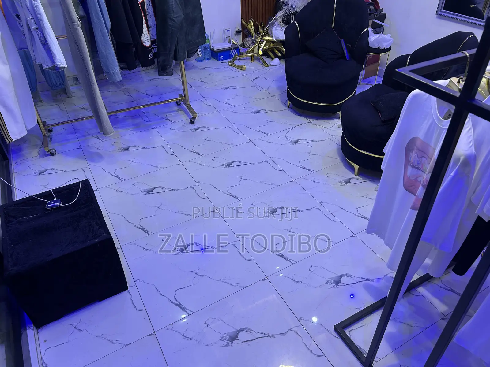 Fonds De Commerce À Vendre Shop De Vêtements Et De Chaussures À Vendre