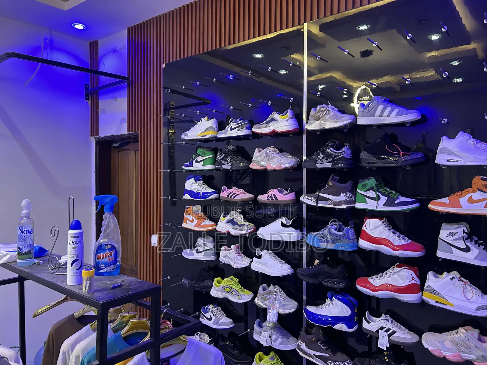 Fonds De Commerce À Vendre Shop De Vêtements Et De Chaussures À Vendre