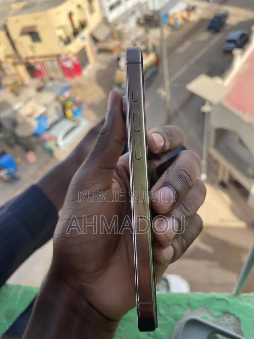 Nouveau Apple iPhone 16 Pro 256 GB Doré