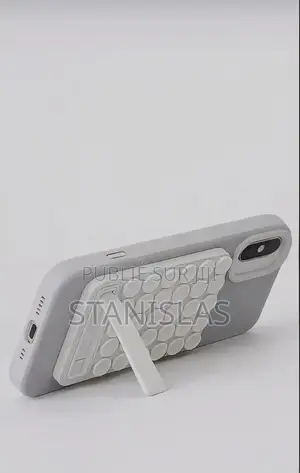 Support Téléphone À Ventouse Adhésif Accompagné D’Un Mini Trépied.