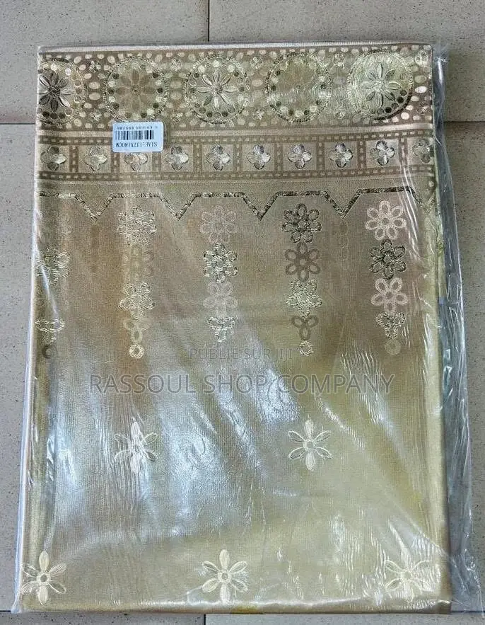 Nappe Toile Dimension 1m50x1m37 Prix:2000f