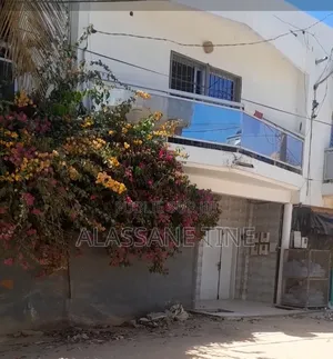 5chbre Villa dans Ciel, Dakar Plateau à Vendre
