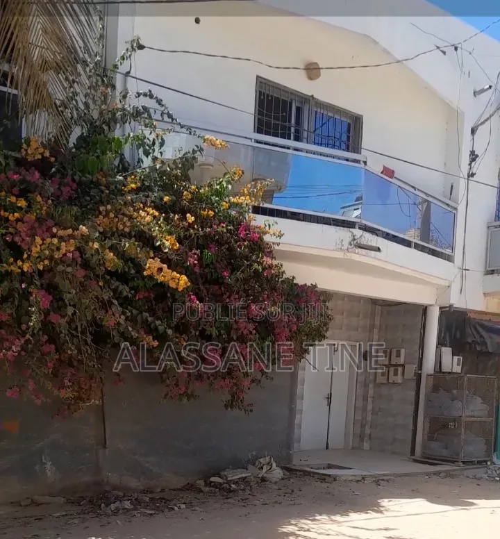 5chbre Villa dans Ciel, Dakar Plateau à Vendre