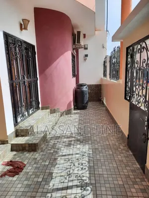 5chbre Villa dans Ciel, Dakar Plateau à Vendre
