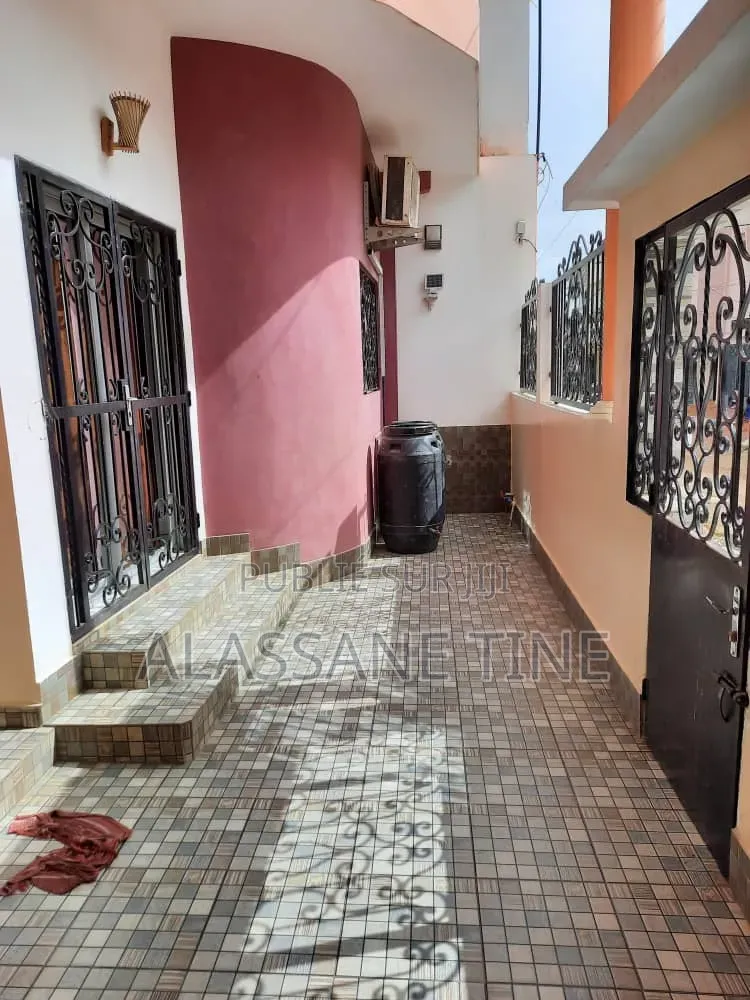 5chbre Villa dans Ciel, Dakar Plateau à Vendre