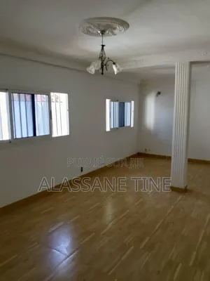 Show Room Duplex a Louer