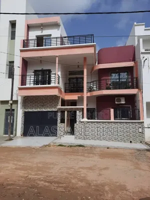 5chbre Villa dans Dakar Plateau à Louer