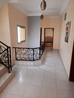 5chbre Villa dans Dakar Plateau à Louer
