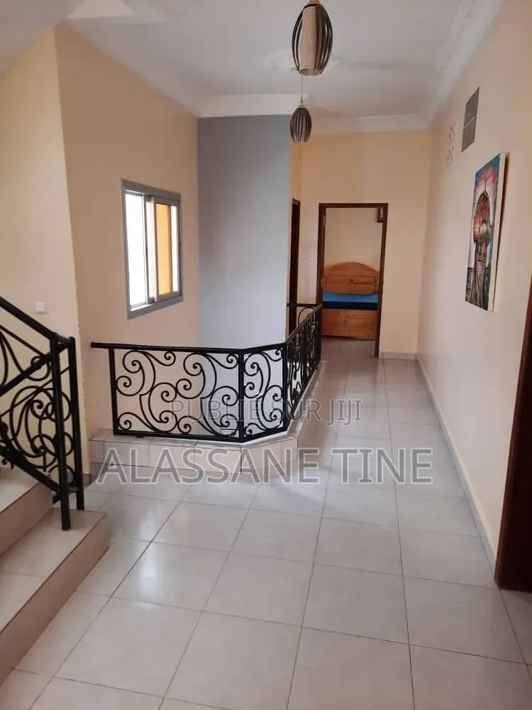 5chbre Villa dans Dakar Plateau à Louer
