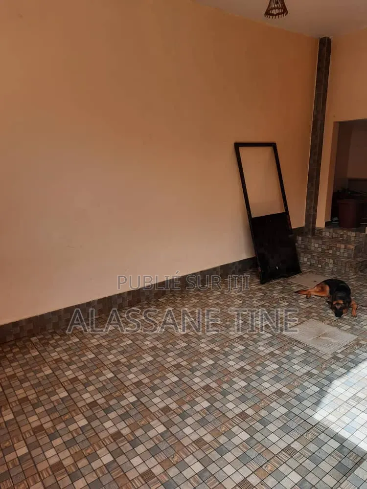 5chbre Villa dans Dakar Plateau à Louer