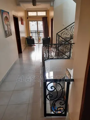 5chbre Villa dans Dakar Plateau à Louer