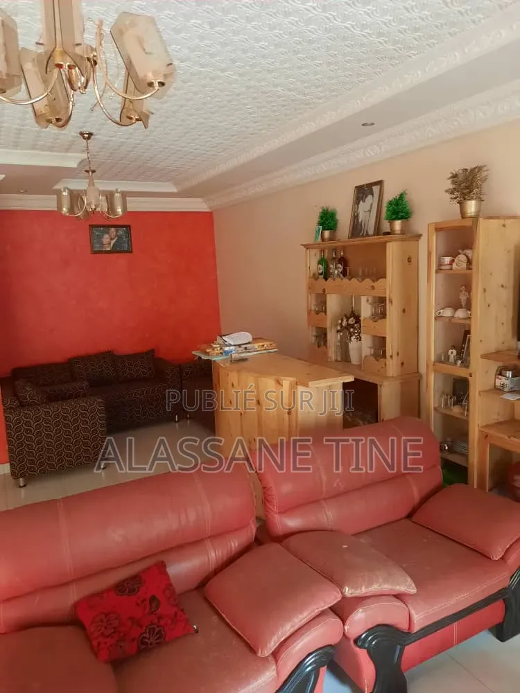 5chbre Villa dans Dakar Plateau à Louer