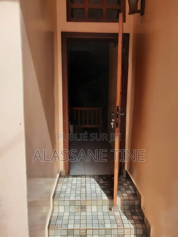 5chbre Villa dans Dakar Plateau à Louer