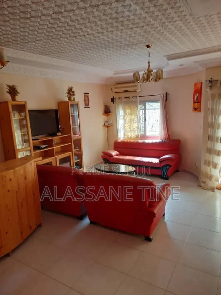 5chbre Villa dans Dakar Plateau à Louer