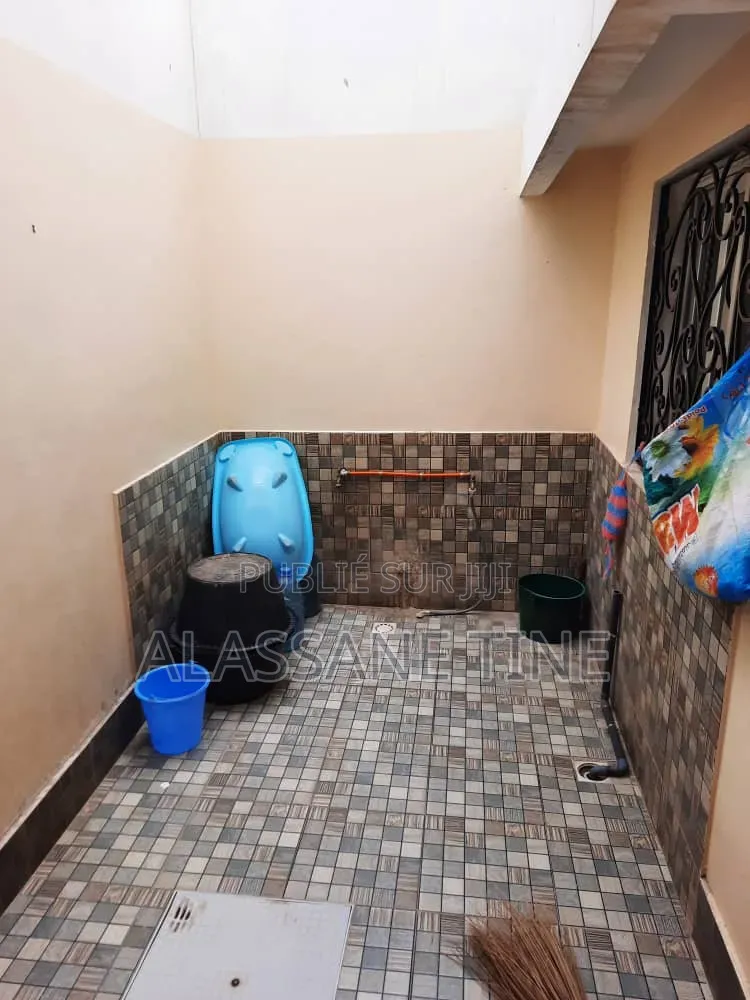 5chbre Villa dans Dakar Plateau à Louer