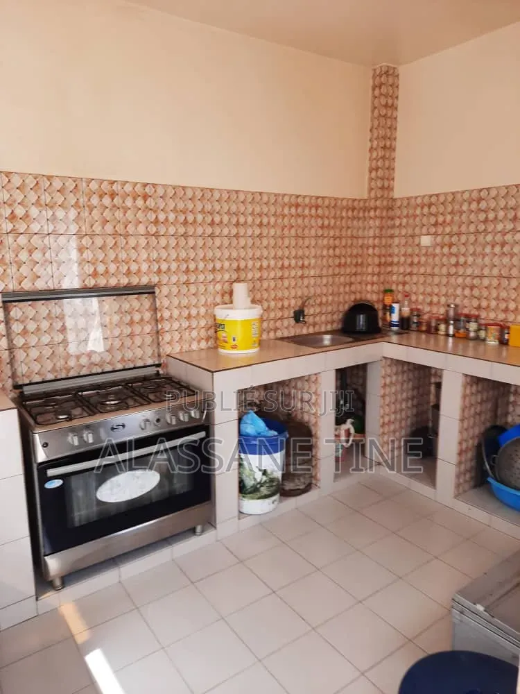 5chbre Villa dans Dakar Plateau à Louer