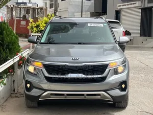 Kia Seltos 2021 Gris