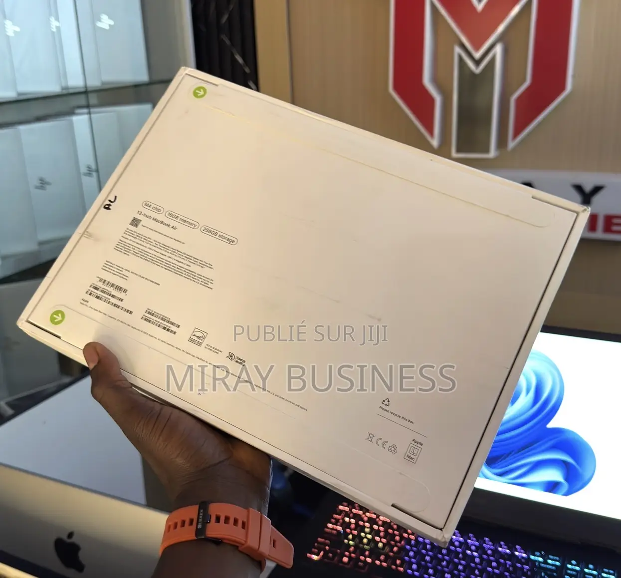 Nouveau Apple MacBook Air 2025 M4 13-inch 16GB Apple M4 eMMC 256GB