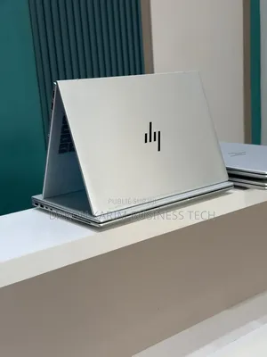 Nouveau HP EliteBook 640 G11 16GB AMD Ryzen 5 SSD 512GB