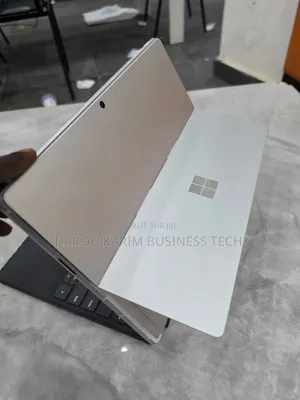 Nouveau Microsoft Surface Pro 10 8GB Intel Core Ultra 5 SSD 256GB