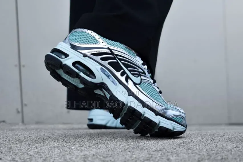 Nike Air Max Moto 