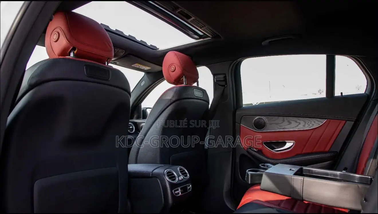 Mercedes-Benz GLC-Class GLC250 Sport Utility 4-Door (2.0L, 4cyl Turbo)