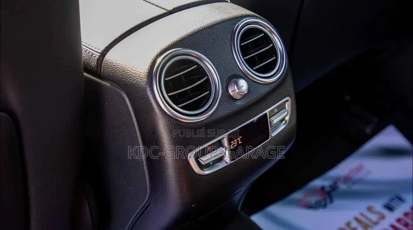 Mercedes-Benz GLC-Class GLC250 Sport Utility 4-Door (2.0L, 4cyl Turbo)