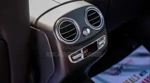 Mercedes-Benz GLC-Class GLC250 Sport Utility 4-Door (2.0L, 4cyl Turbo)