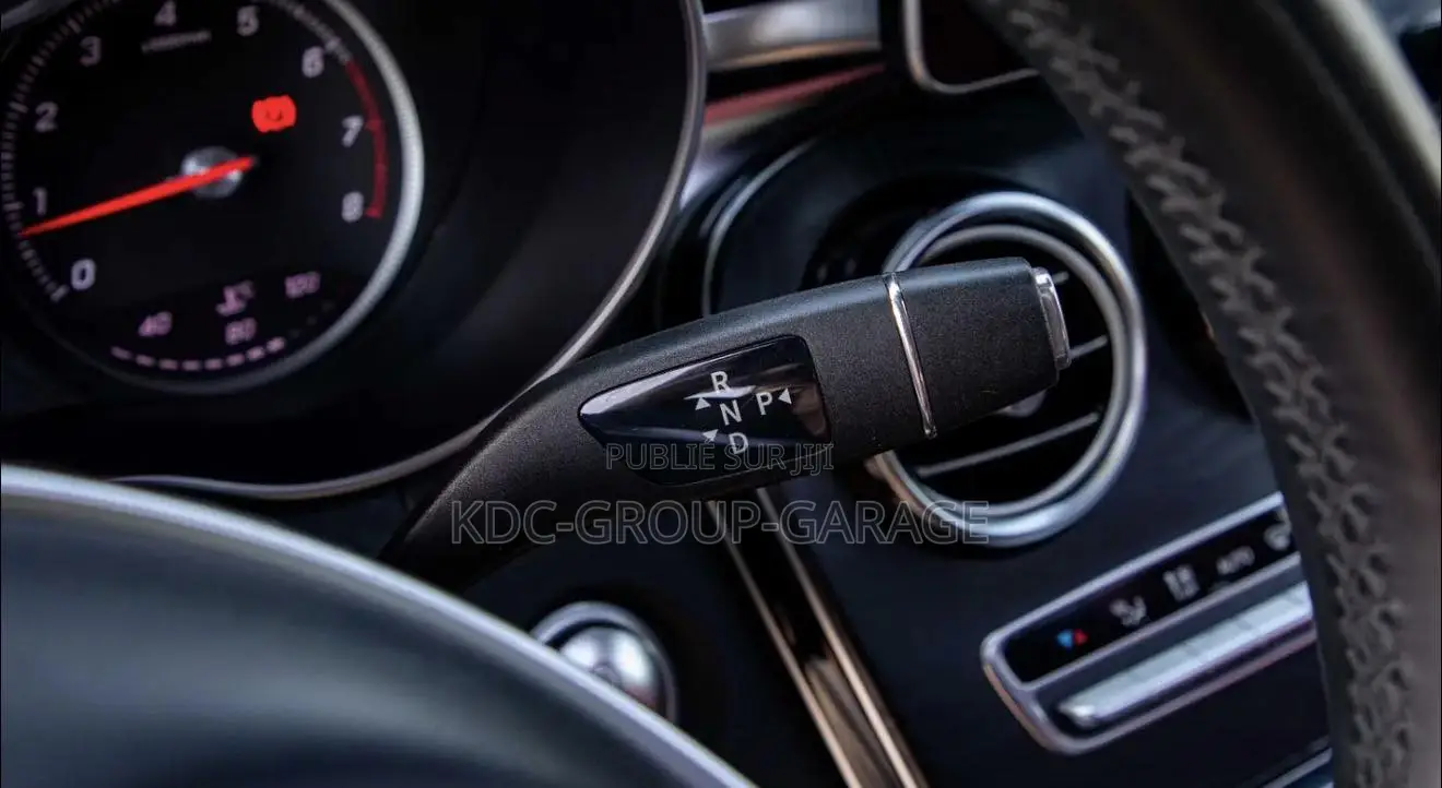 Mercedes-Benz GLC-Class GLC250 Sport Utility 4-Door (2.0L, 4cyl Turbo)