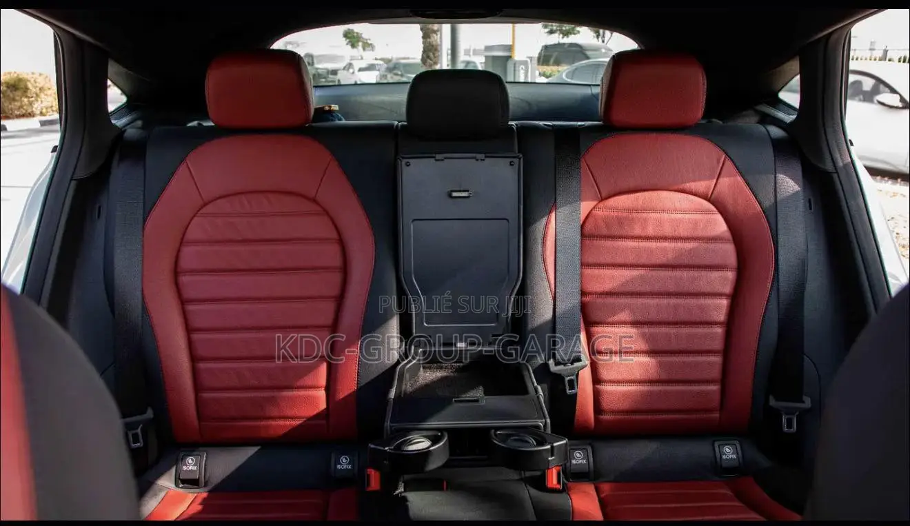 Mercedes-Benz GLC-Class GLC250 Sport Utility 4-Door (2.0L, 4cyl Turbo)