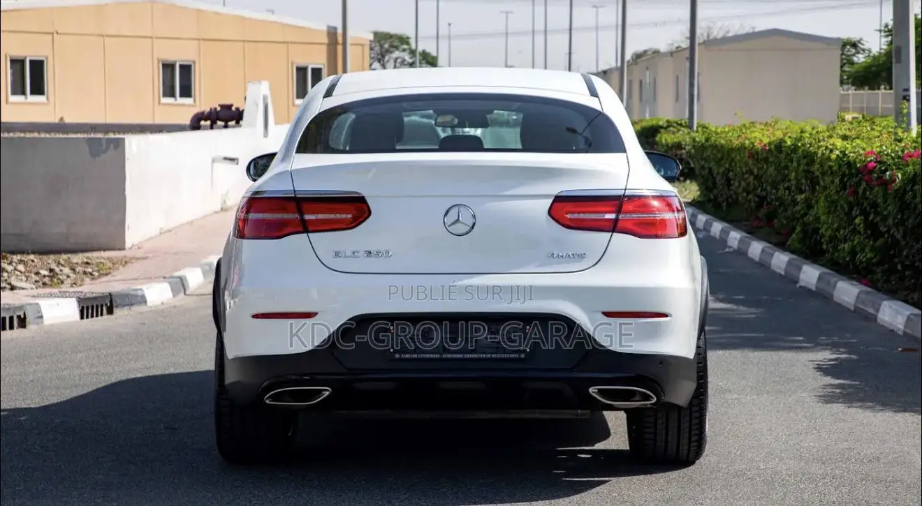 Mercedes-Benz GLC-Class GLC250 Sport Utility 4-Door (2.0L, 4cyl Turbo)