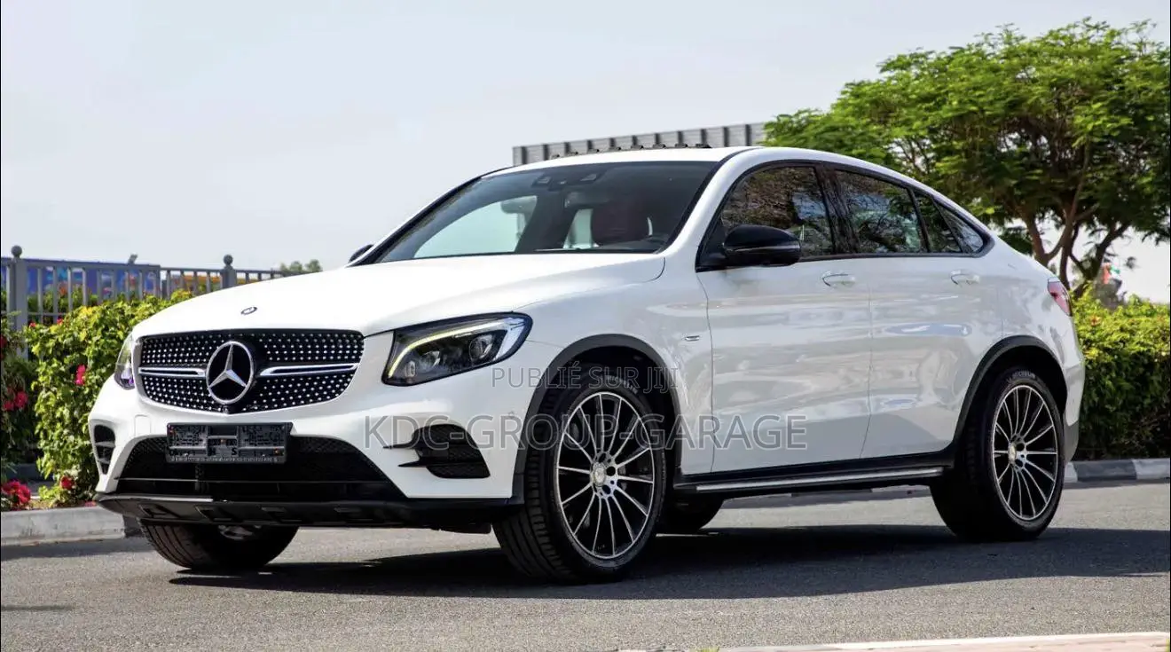 Mercedes-Benz GLC-Class GLC250 Sport Utility 4-Door (2.0L, 4cyl Turbo)