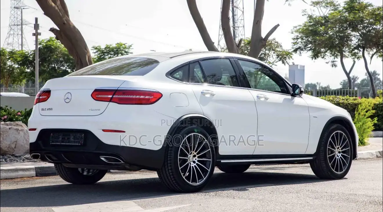 Mercedes-Benz GLC-Class GLC250 Sport Utility 4-Door (2.0L, 4cyl Turbo)