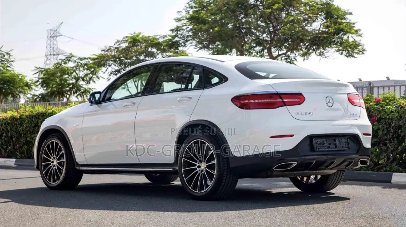 Mercedes-Benz GLC-Class GLC250 Sport Utility 4-Door (2.0L, 4cyl Turbo)