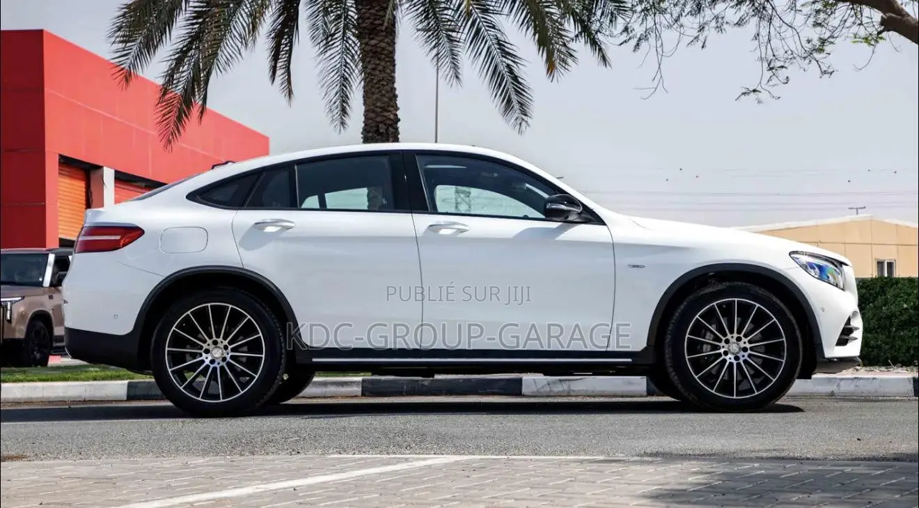 Mercedes-Benz GLC-Class GLC250 Sport Utility 4-Door (2.0L, 4cyl Turbo)