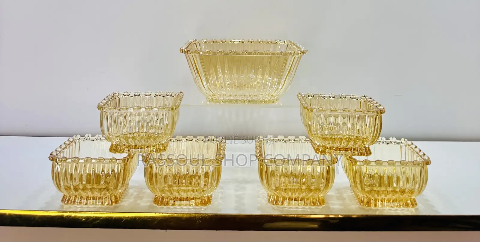 Saladier en Verre 7 Pièces Prix :5000f Contact Whatsapp