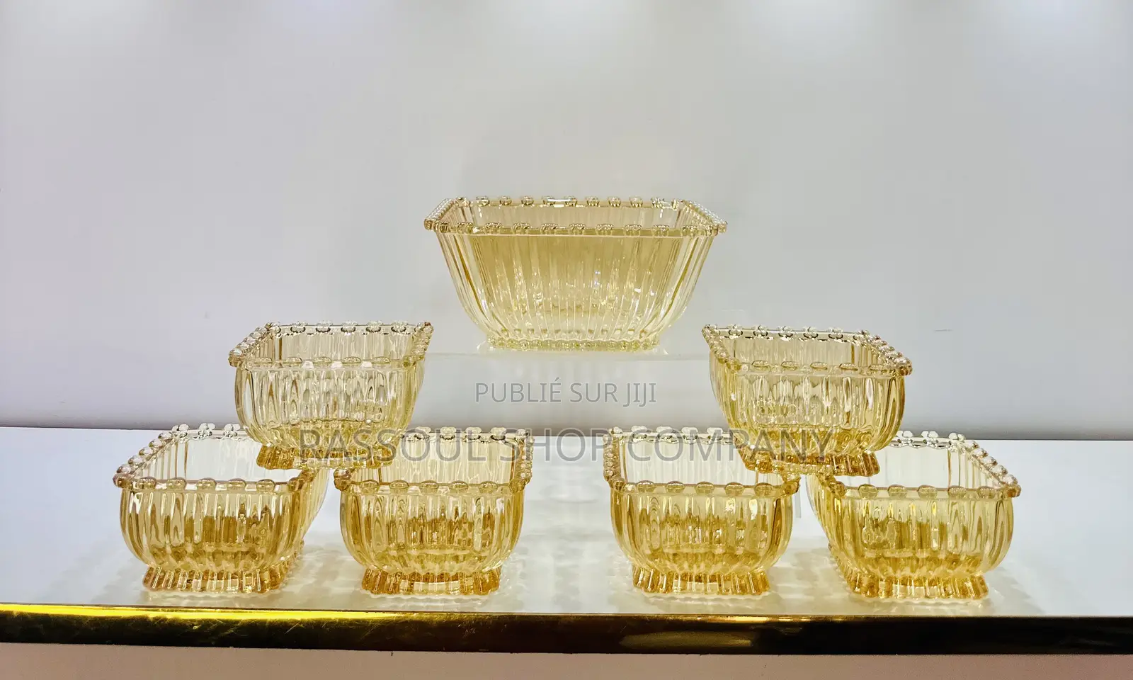 Saladier en Verre 7 Pièces Prix :5000f Contact Whatsapp