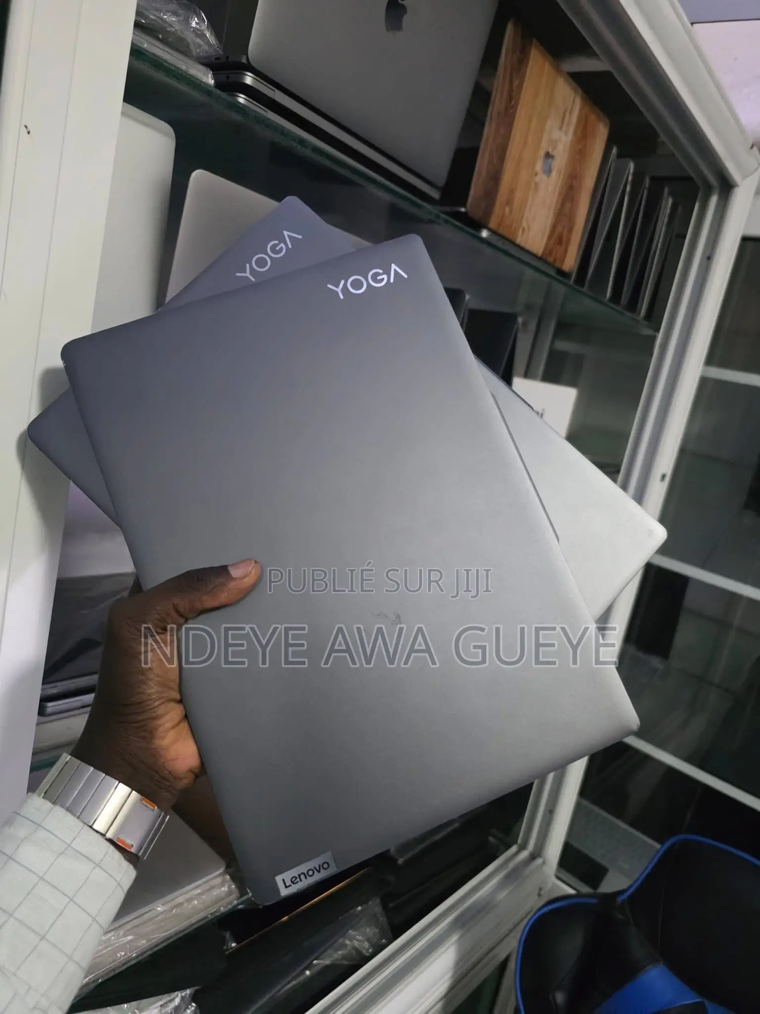 Nouveau Ordinateur portable Lenovo Yoga 7i 16GB Intel Core i5 SSD 512GB