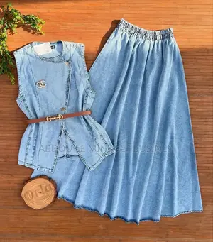 Ensemble Jupe Vestes Avec Ceinture Disponible
