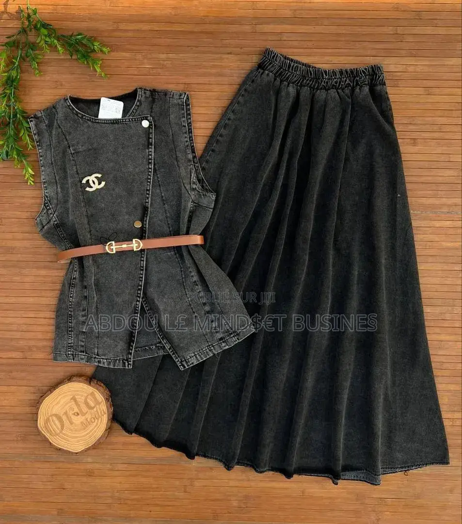 Ensemble Jupe Vestes Avec Ceinture Disponible