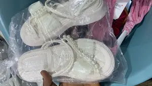 Vente De Belle Sandales Pour Femme Et Jeune Fille