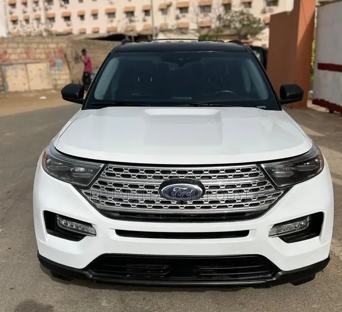 Ford Explorer 2021 Gris