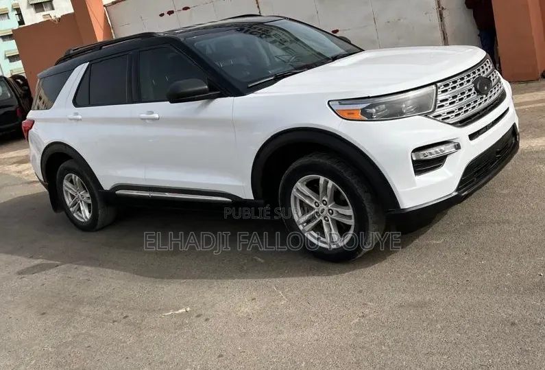Ford Explorer 2021 Gris