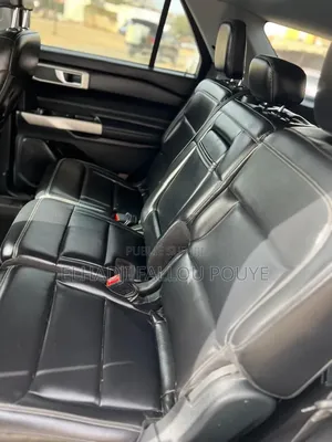 Ford Explorer 2021 Gris
