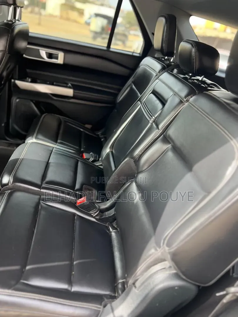 Ford Explorer 2021 Gris