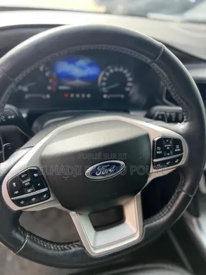 Ford Explorer 2021 Gris